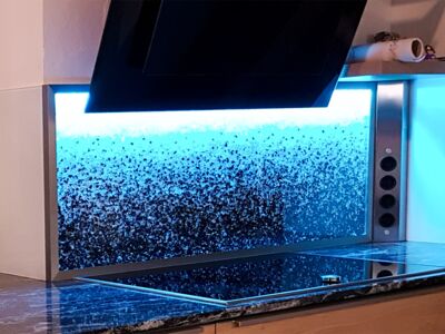 Glaszone Kitchen Splashback Live 40 with blue LED-lighting