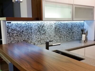 Glaszone Küchenrückwand Live 40 mit LED-Beleuchtung in kristall-schwarz