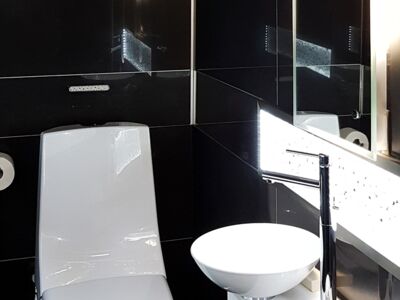 Glaszone Wandelemente auf der Toilette und im Sanitärbereich